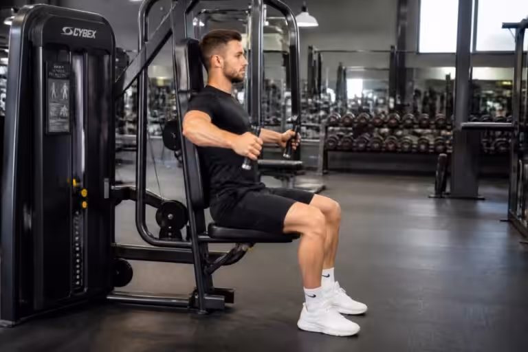découvrez comment utiliser efficacement la machine pec deck pour muscler vos pectoraux, améliorer votre posture et maximiser vos résultats en musculation.